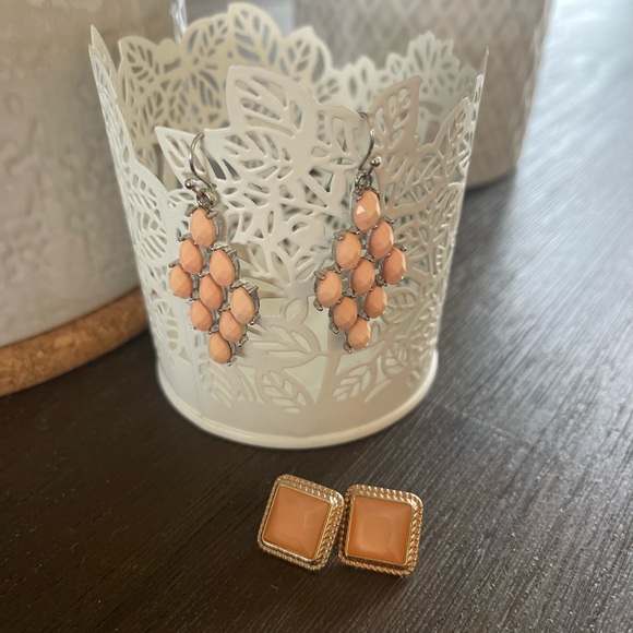 2 pairs of pink earrings for the price of one - Picture 1 of 3